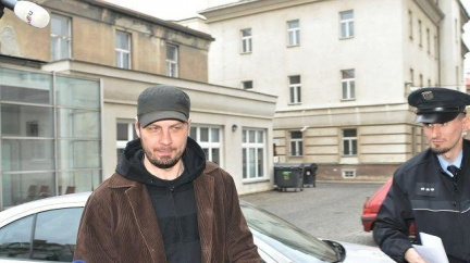 Na druhý pokus se povedlo. Týc už sedí