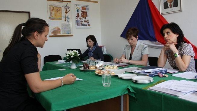 Na některých středních školách začínají opravné maturity