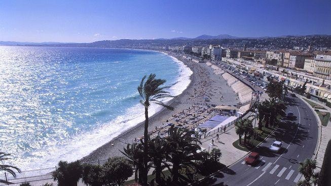 Oblíbená pláž v Nice bude od léta nekuřácká