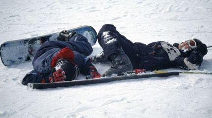 Při banálním pádu se na Klínovci vážně zranil snowboardista