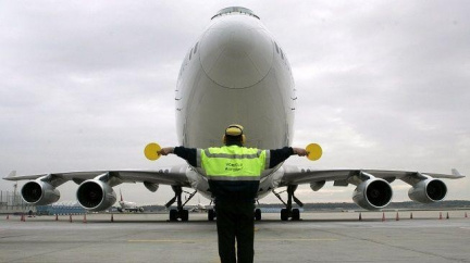 Kvůli stávce zrušilo frankfurtské letiště téměř 300 letů, pociťuje to i Praha