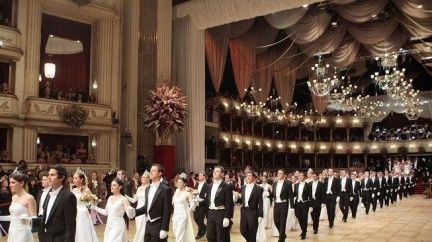 Vídeňský operní parket zaplnilo šest tisíc hostů!