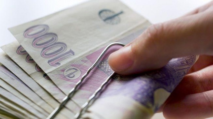 Učitelům se zvýší plat nejdřív v březnu, zdržuje administrativa