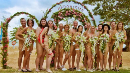 Devět párů se nechalo oddat nahých na Jamajce