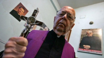 Ve Vatikánu stále působí stařičký exorcista