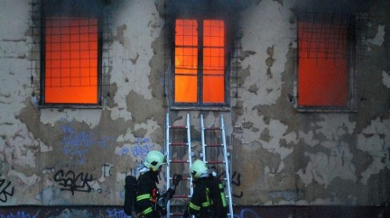 Při požáru rodinného domu uhořely čtyři děti
