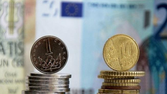 Koruna společně s regionem znovu oslabila