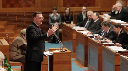 Poslanci schválili omezení doživotní imunity