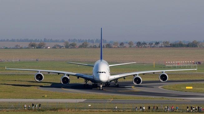 V Praze neplánovaně přistál kvůli zdravotním problémům cestující Airbus A380