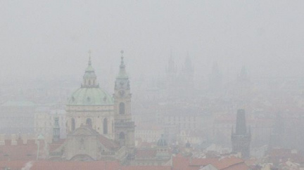 Smog překračuje limity na všech stanicích