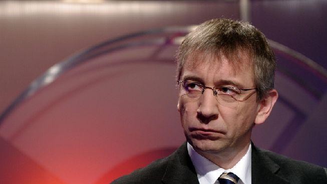 Systém vyplácení dávek funguje v únoru bezproblémově, tvrdí Drábek