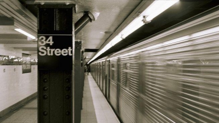 Zoufalý boj: Bude kvůli krysám v metru zakázáno jíst?