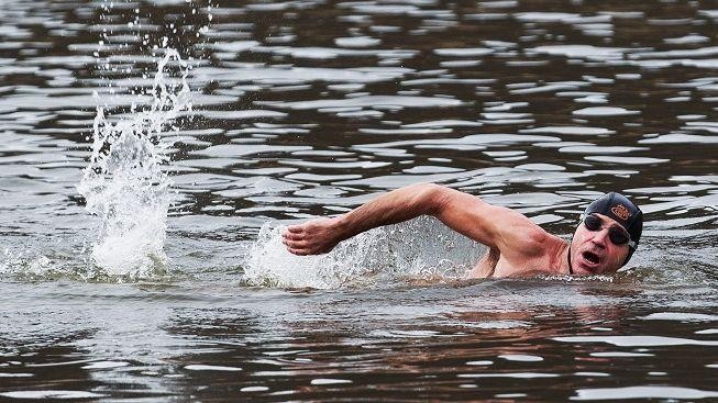 Na 150 plavců se účastnilo soutěže Branické ledy. Voda měla 1,9 stupně Celsia