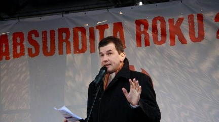 Nové tváře na ČT budou do konce února, ve hře Železný a Valenta