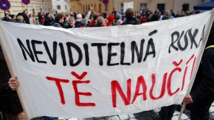 V Plzni protestují studenti práv proti možnému zrušení fakulty 