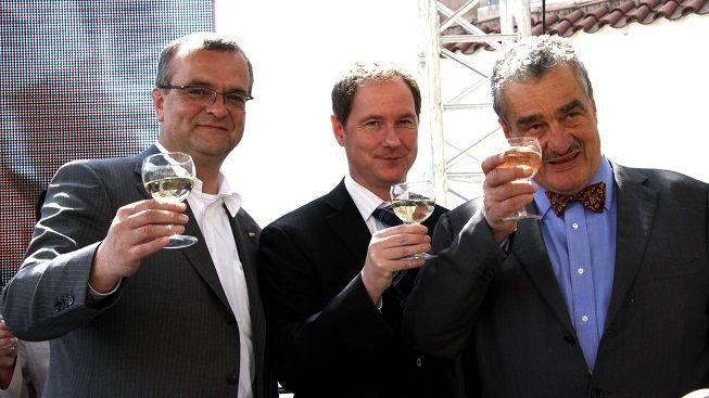 Kalousek chce zdanit víno. Deset korun za litr