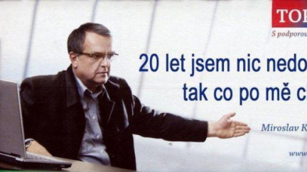Stydím se za vládu ČR a chci její demisi, hlásají stránky na facebooku