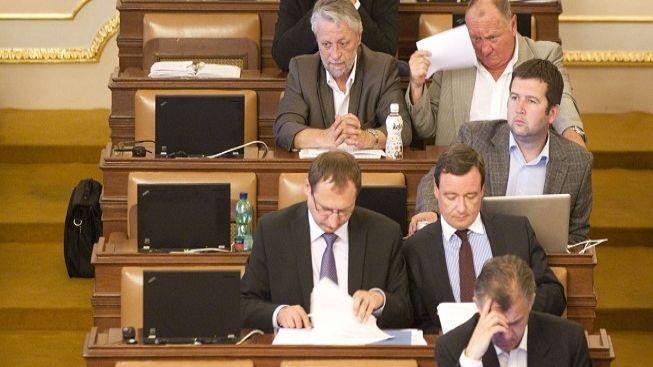 Poslanci budou jednat o Havlových zásluhách a restitucích