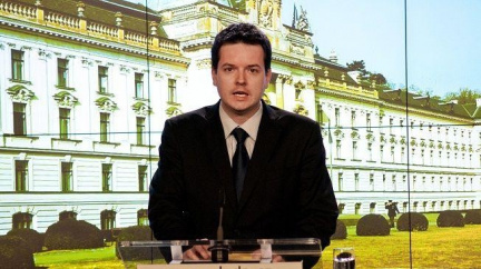 Mluvčí české vlády Jan Osúch z rodinných důvodů odejde z funkce