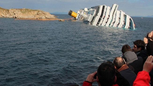 Vlastník ztroskotané Concordie nabídne všem cestujícím odškodnění 11.000 eur 