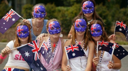 Australané si připomněli výročí připlutí bělošských osadníků, domorodci protestovali