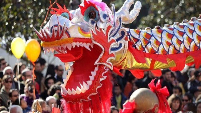 Do Asie s řevem vtrhnul "rok draka". Slibuje prosperitu a úspěch