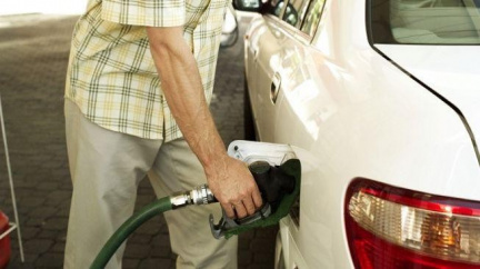  Pohonné hmoty zdražují, nafta stojí skoro 37 Kč 