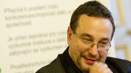 Předsedové akademických senátů budou jednat s Dobešem o reformě 