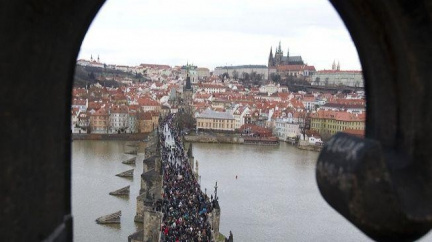 Praha čelí exekuci! V ohrožení je například Karlův Most