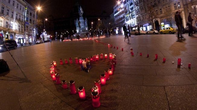 V pražské Trafačce vzniká voskové srdce pro Havla 