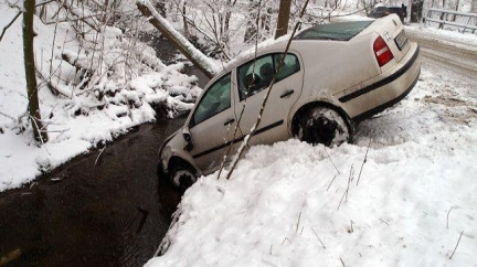 Vydatné srážky komplikují dopravu. Policisté řeší řadu nehod