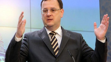 Premiér potvrdil: Vláda chce novou unijní smlouvu schvalovat v referendu