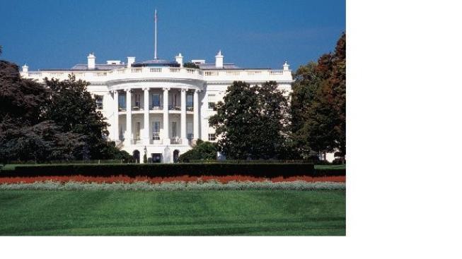 Bílý dům byl dnes kvůli vhozené dýmovnici krátce uzavřen 