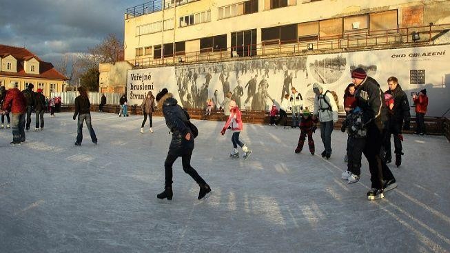 Na Štvanici se už prohání bruslaři