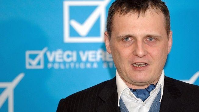 Bárta našel způsob, jak se vyhnout trestu. Dovolává se imunity 