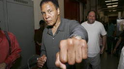 Legendární boxer Muhammad Ali slaví 70. narozeniny, na večeři přivítal 350 hostů