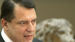 Paroubek ostře: Církve nepotřebují majetky