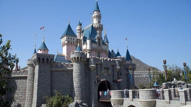 Hongkongský Disneyland loni snížil ztrátu o dvě třetiny