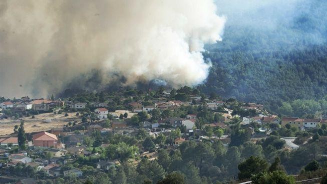 Španělsko v jednom ohni. Úřady evakuovaly již 2000 obyvatel