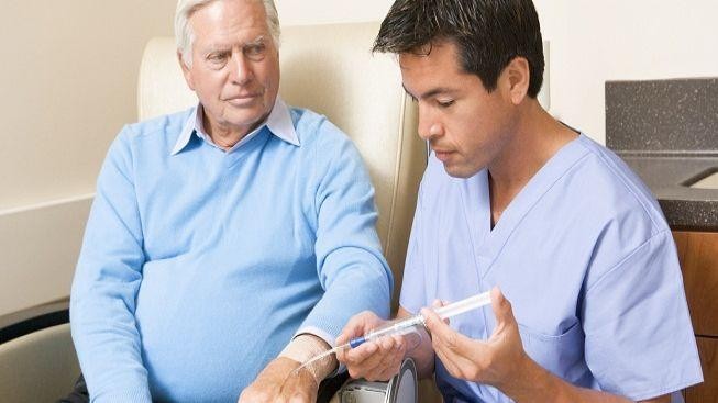 Čeští vědci pracují na šetrnější léčbě rakoviny. První pacienti si počkají 10 let