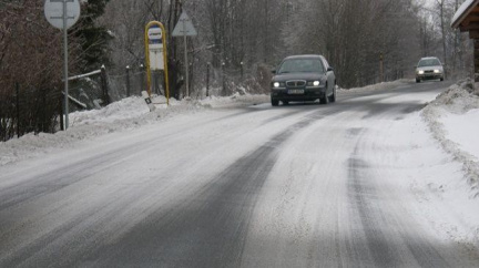 Na jihu Čech se tvoří sněhové jazyky, hrozí závěje