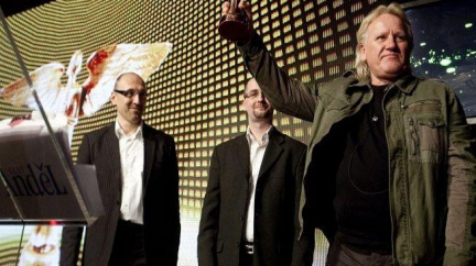 Katapult to dá lidem tvrdě do huby na Nové scéně