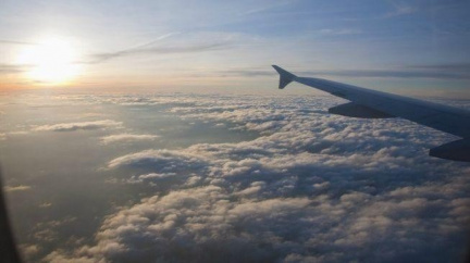 Aktualizováno: Při havárii vojenského letadla v Alžírsku údajně zahynulo 103 lidí