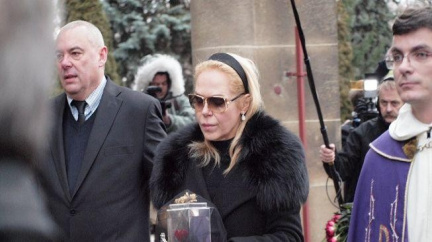 Urna s Havlovým popelem už leží v rodinné hrobce