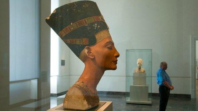 Berlín chystá speciální výstavu ke stému výročí nalezení zlaté busty Nefertiti