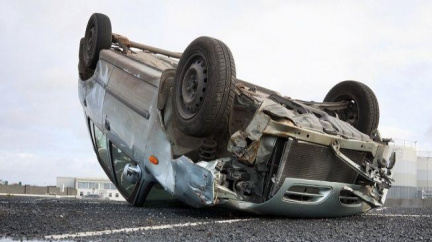 Aktualizováno: Osobní auto u Otrokovic spadlo z mostu. Oba pasažéři zahynuli