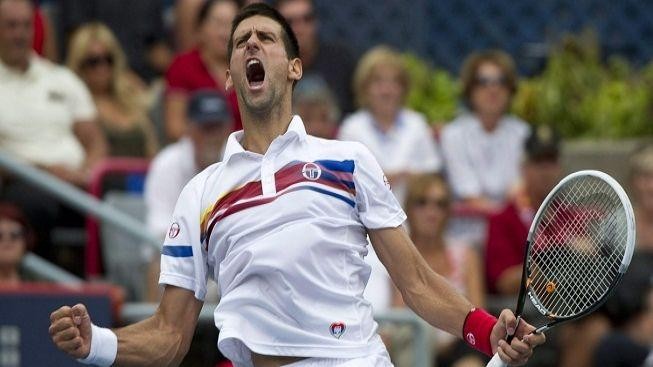 Djokovič deklasoval Federera, Ferrer porazil Nadala