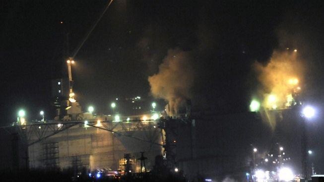 Rozsáhlý požár v doku s jadernou ponorkou zranil 9 hasičů