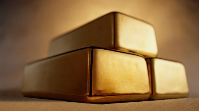 Cena zlata se vyšplhala na další rekord, zdolala 2200 USD za troyskou unci