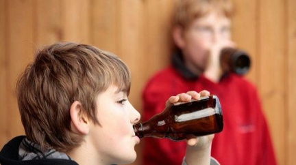 Děti zkusily koupit alkohol a petardy, uspěla většina 